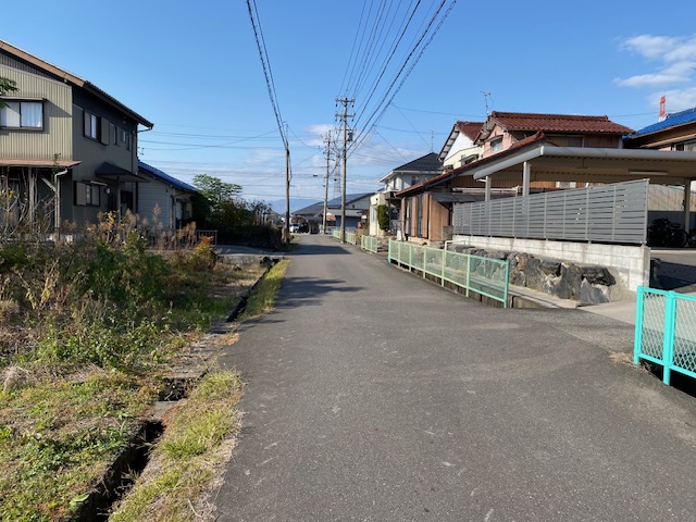 上尻毛252-1_北側道路